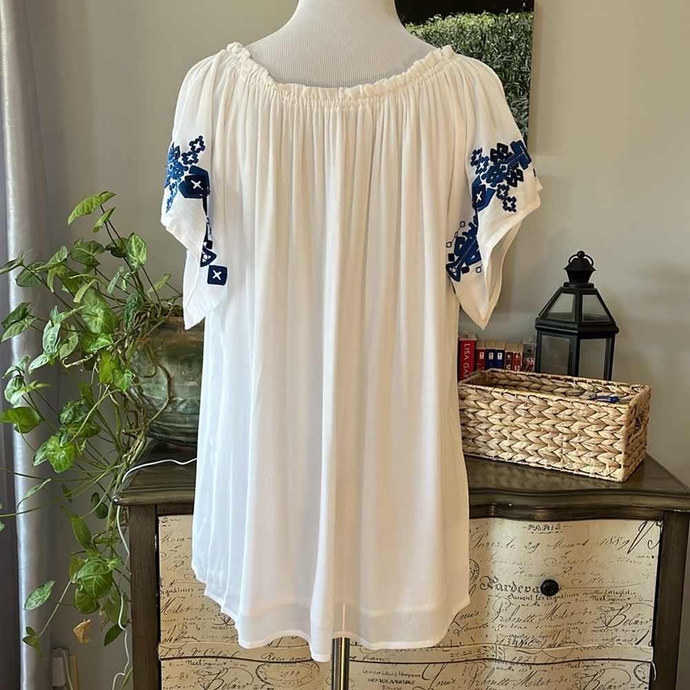 CHICO’S SUMMER EMBROIDERY TUNIC TOP WHITE BLUE CHICOS SIZE 1 SMALL - Picture 5 of 13